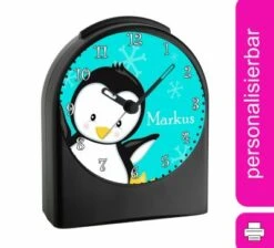CreaDesign Kinder Funkwecker Personalisiert Mit Namen Pinguin Atom-/Funkuhr, 12-Stunden-Anzeigeformat, Schlummerfunktion, Nachtlicht, Geräuschlos/Ohne Ticken