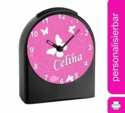 CreaDesign Kinder Funkwecker Personalisiert Mit Namen Schmetterling Ornamente Atom-/Funkuhr, 12-Stunden-Anzeigeformat, Schlummerfunktion, Nachtlicht, Geräuschlos/Ohne Ticken