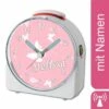 CreaDesign Kinder Funkwecker Weiß Personalisiert Mit Namen Schmetterling Altrosa 12-Stunden-Anzeigeformat, Geräuschlos/Ohne Ticken, Nachtlicht