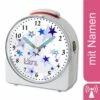 CreaDesign Kinder Funkwecker Weiß Personalisiert Mit Namen Sterne Blau 12-Stunden-Anzeigeformat, Geräuschlos/Ohne Ticken, Nachtlicht